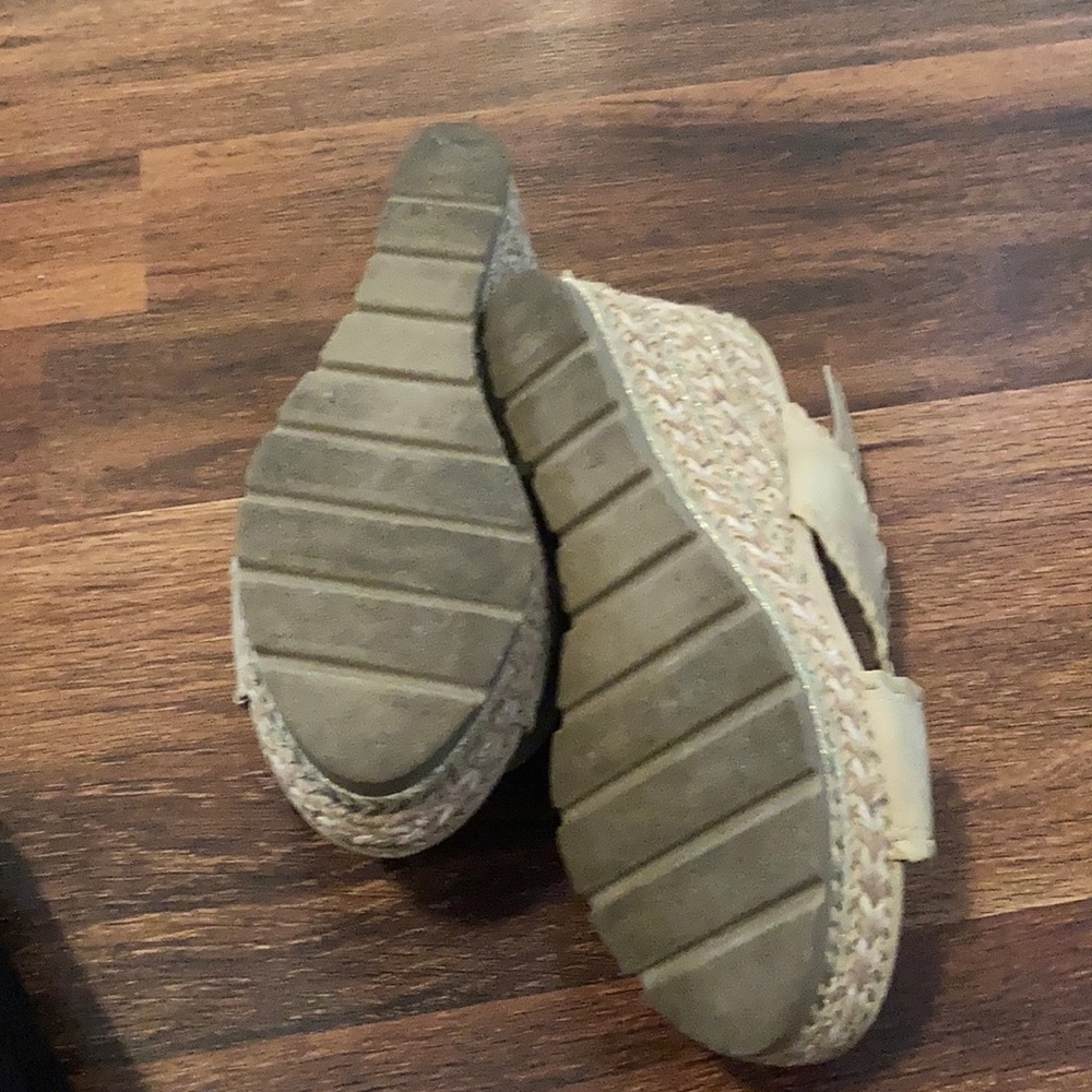 Shoes - Picture 5 of 7